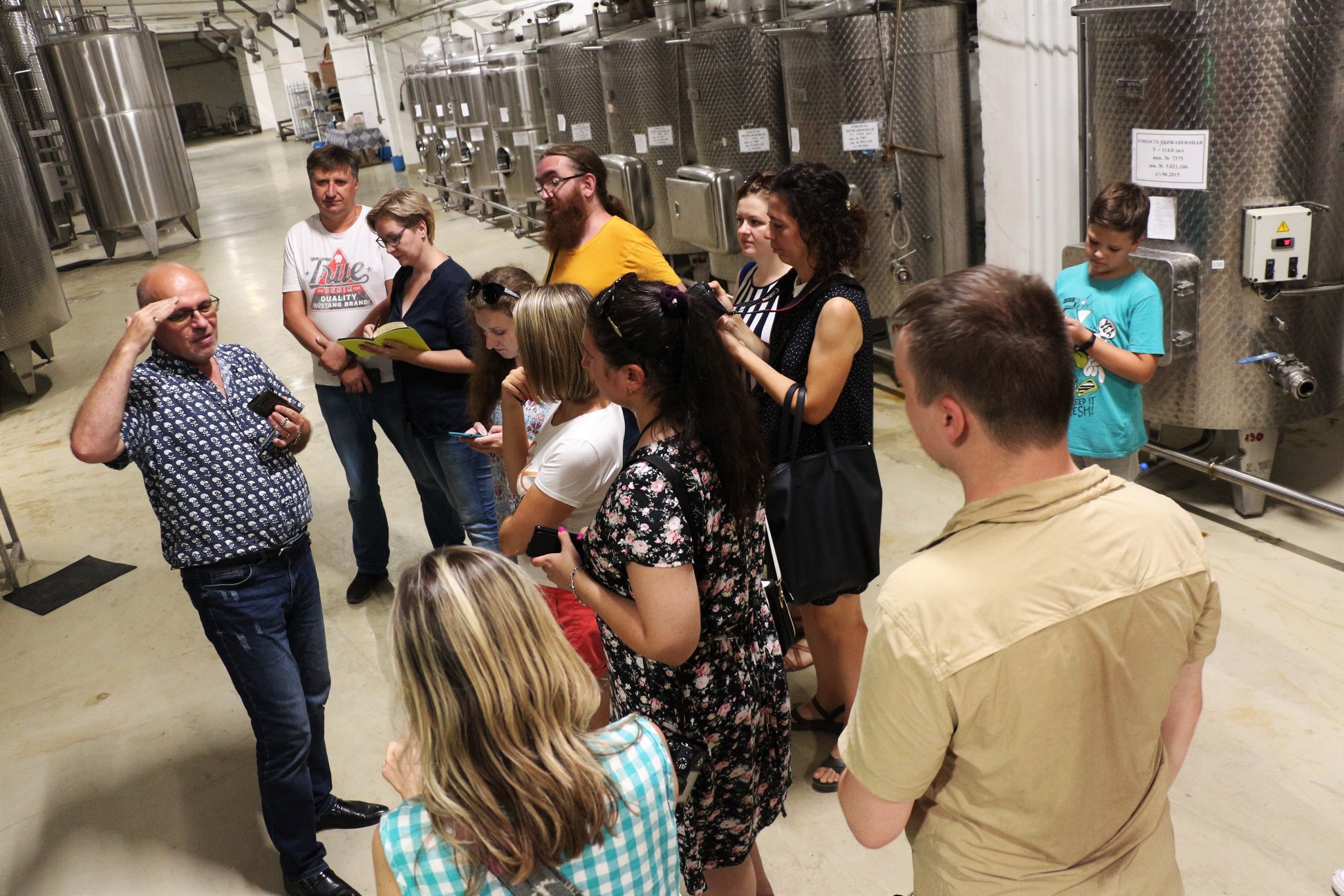 %2014 что написано на колонне при входе на завод фанагория