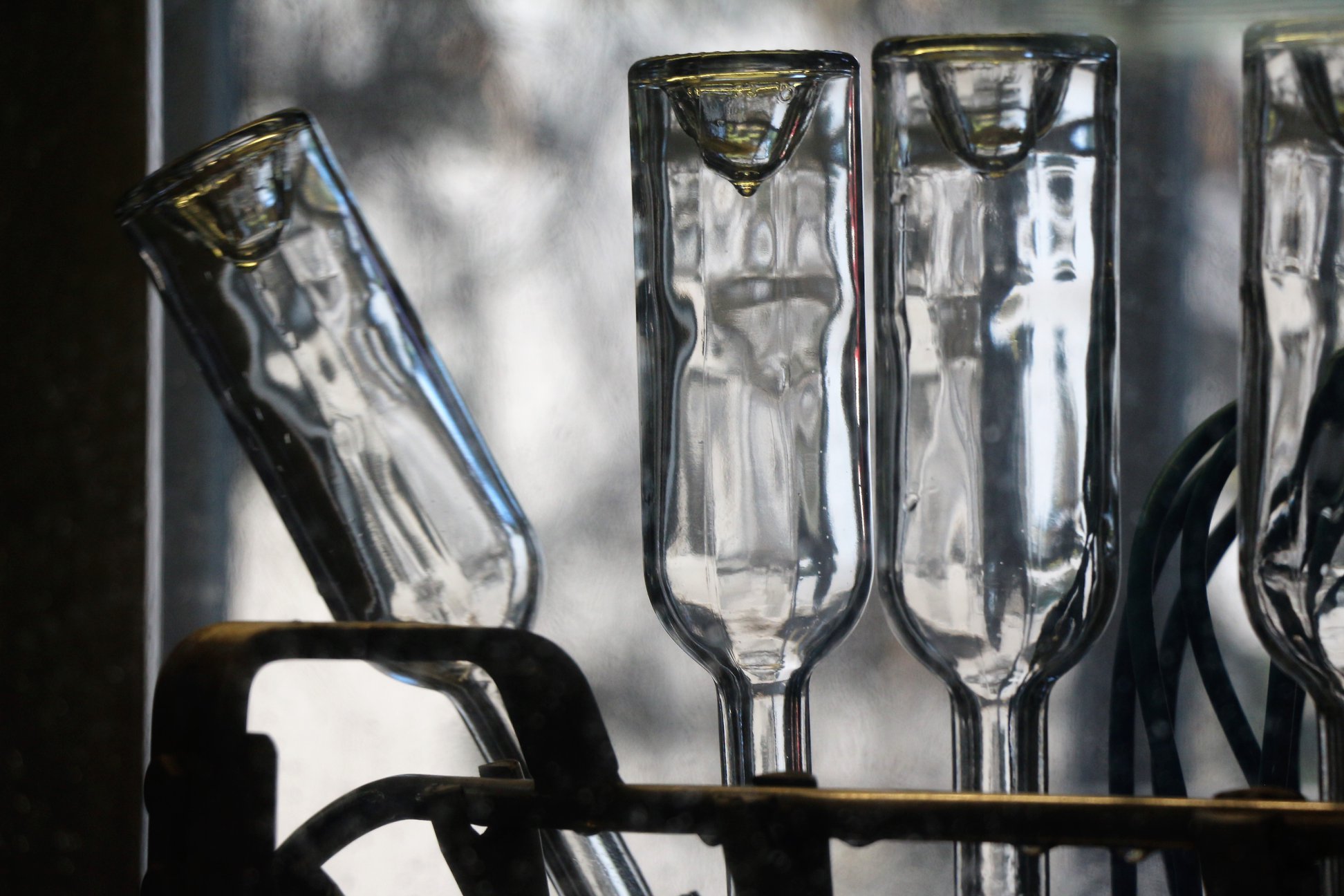 %2019 что написано на колонне при входе на завод фанагория