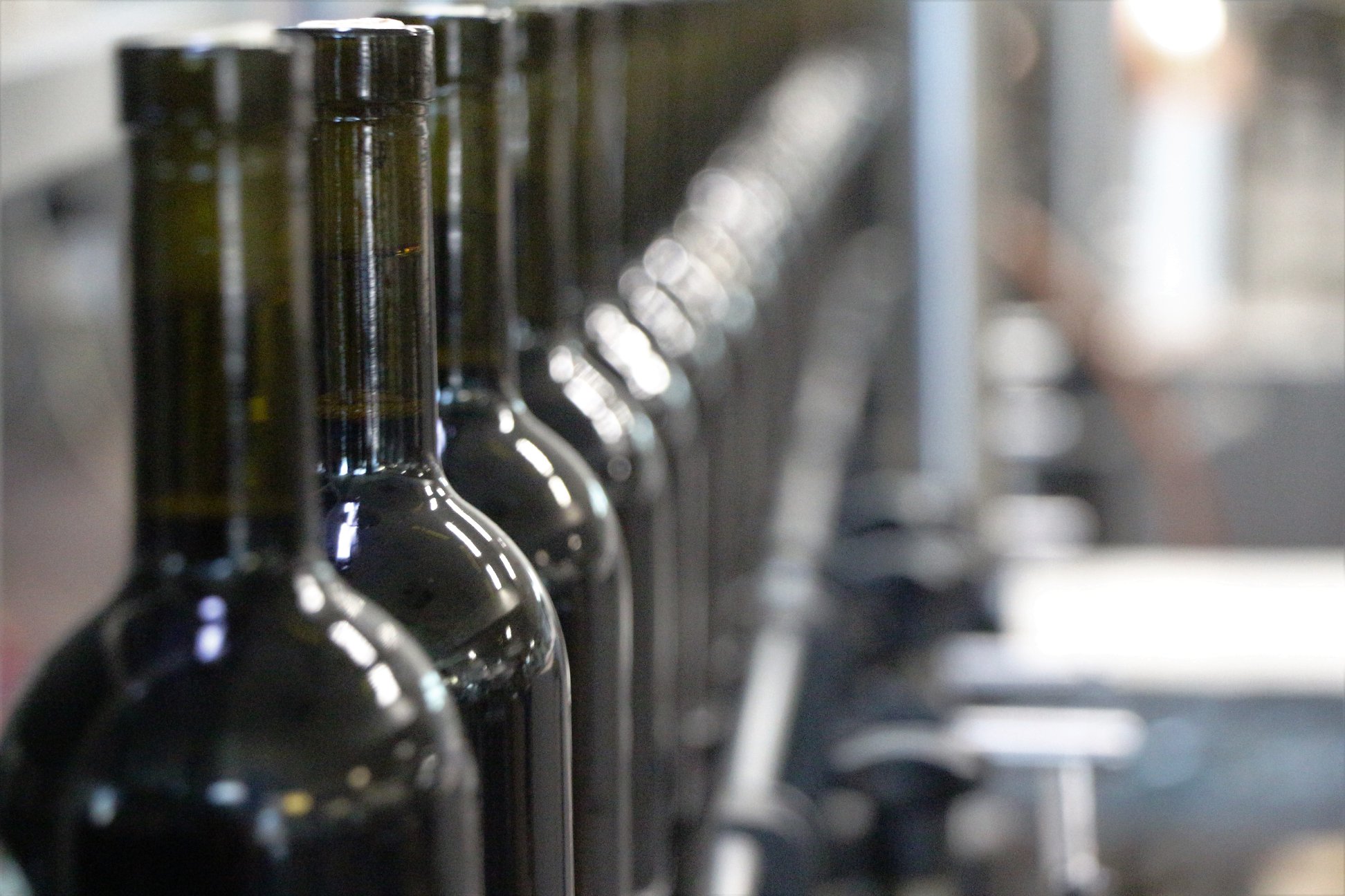 %2020 что написано на колонне при входе на завод фанагория