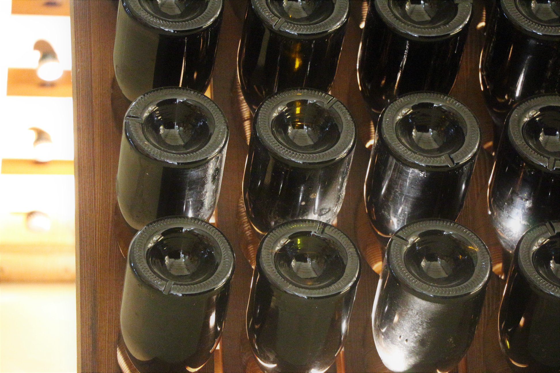 %2026 что написано на колонне при входе на завод фанагория