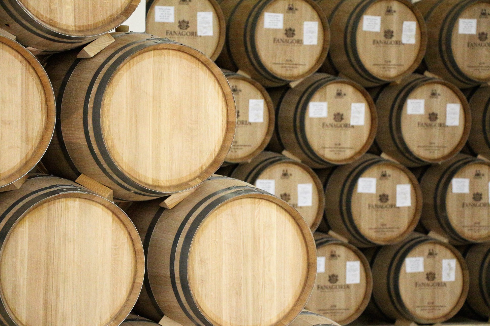 %2027 что написано на колонне при входе на завод фанагория