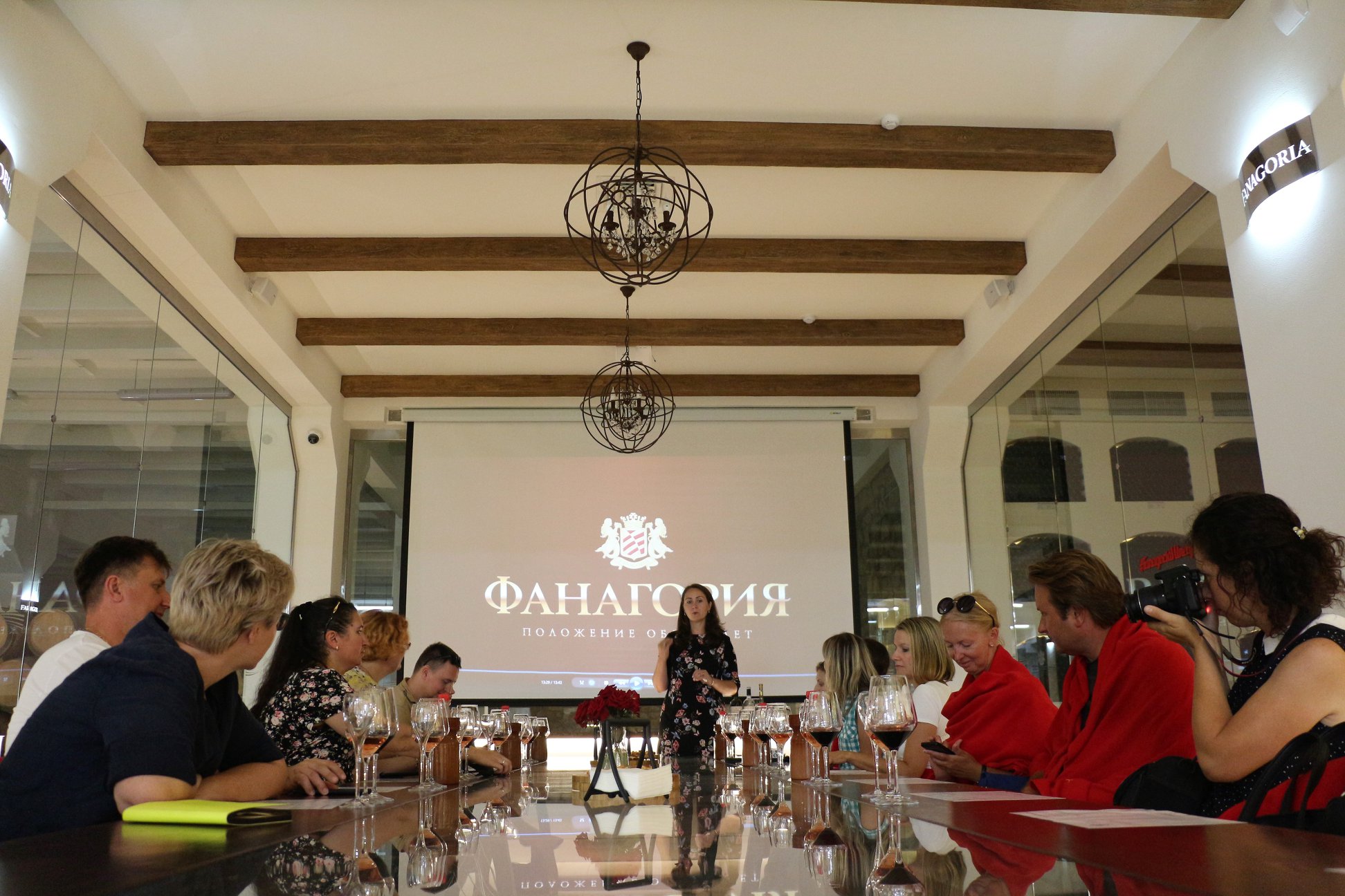 %2028 что написано на колонне при входе на завод фанагория