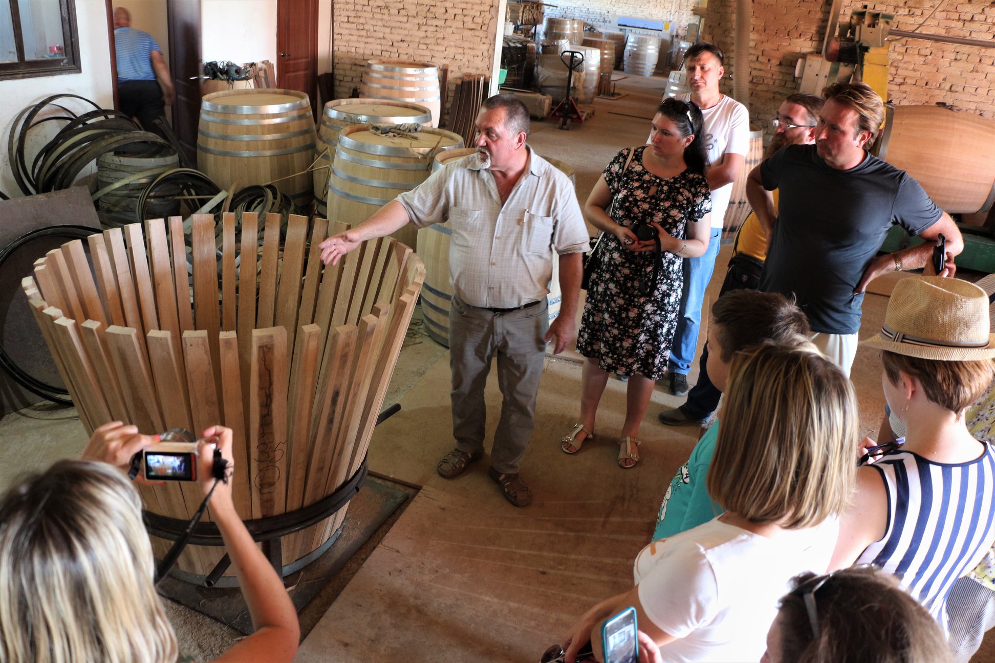 %2034 что написано на колонне при входе на завод фанагория